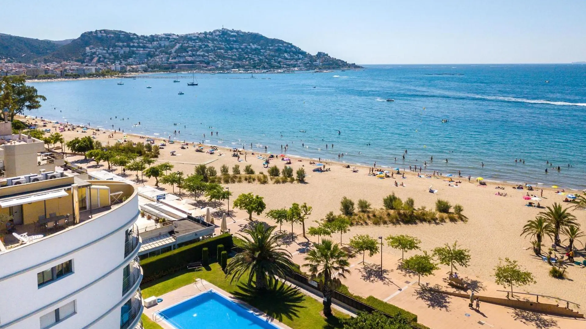 Apartamento En Roses: Frente Al Mar, Terraza, Piscina, Aire Acondicionado Y Wifi - Es-228-103 Rosas