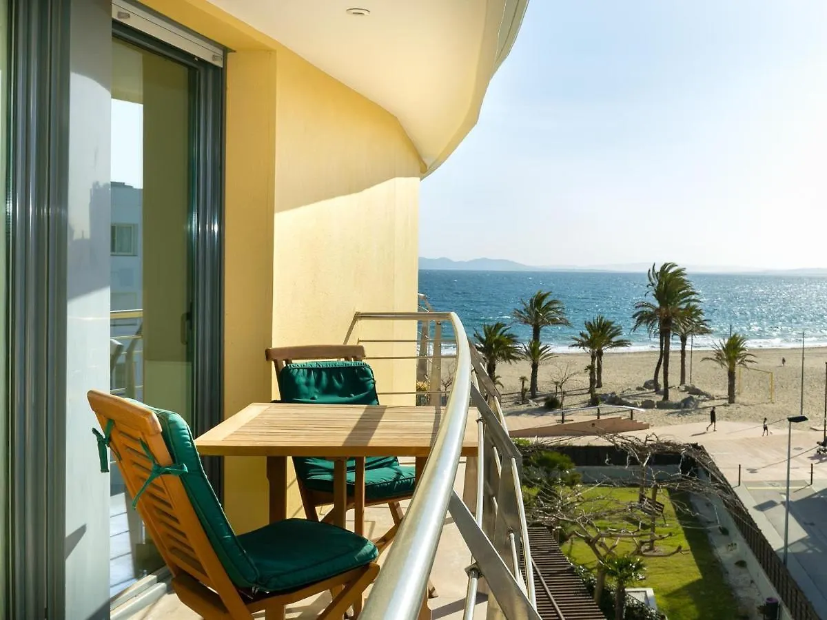 Apartamento En Roses: Frente Al Mar, Terraza, Piscina, Aire Acondicionado Y Wifi - Es-228-103 Spain