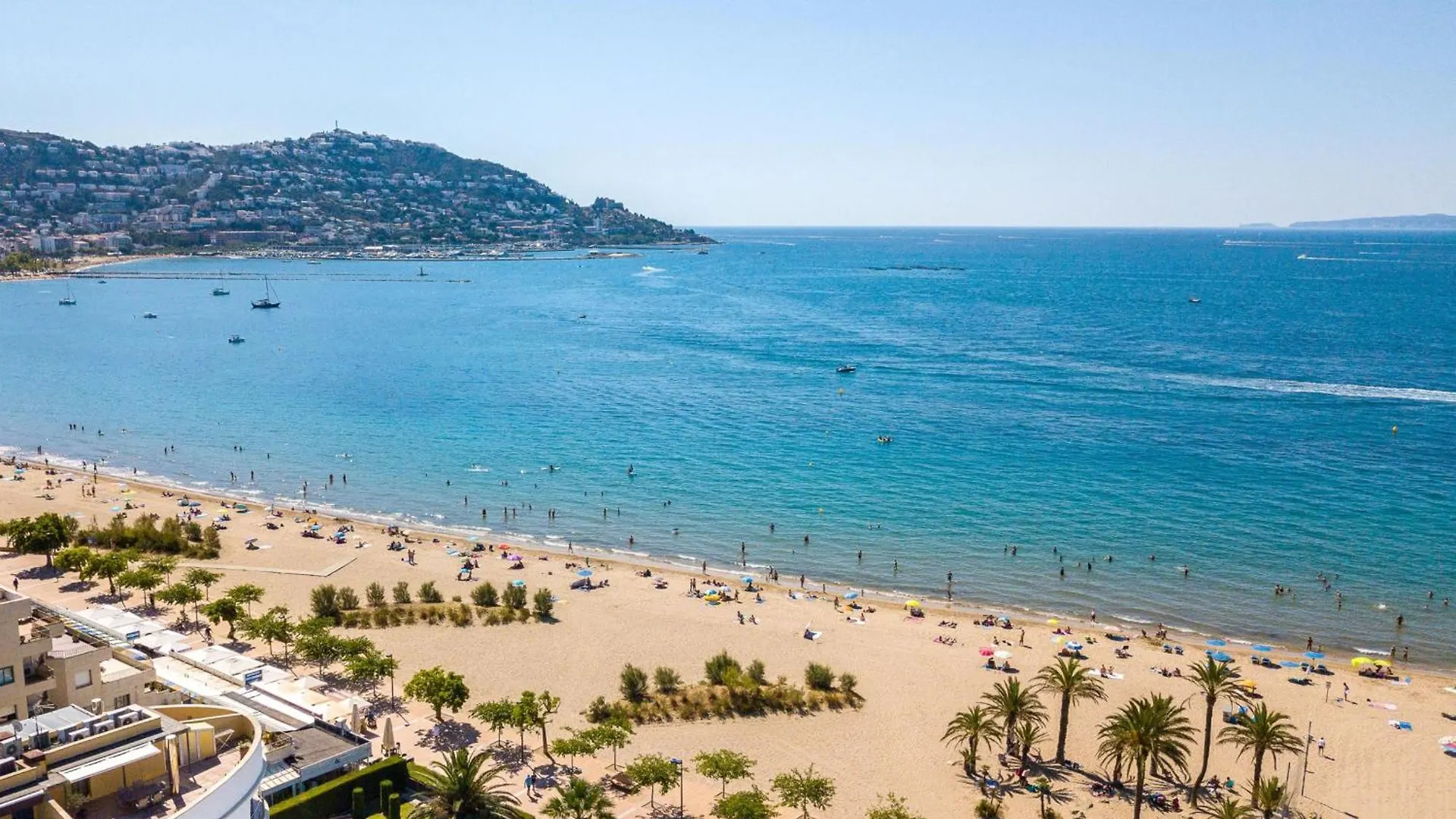 Apartamento En Roses: Frente Al Mar, Terraza, Piscina, Aire Acondicionado Y Wifi - Es-228-103 Apartment Roses